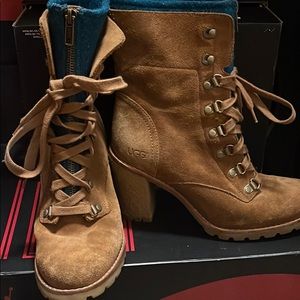 UGG  Sued Laced up Heel boot